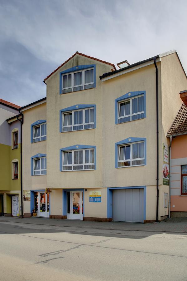 Vila Dum Evropa Тршебонь Экстерьер фото